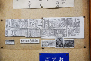 葉栗屋の店内の壁に戦後昭和30年前後の地図